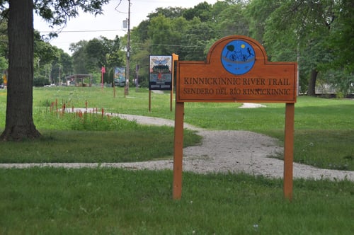 Green space in Kinnickinnic RIver Park is shown for the post about the health benefits of urban green spaces.